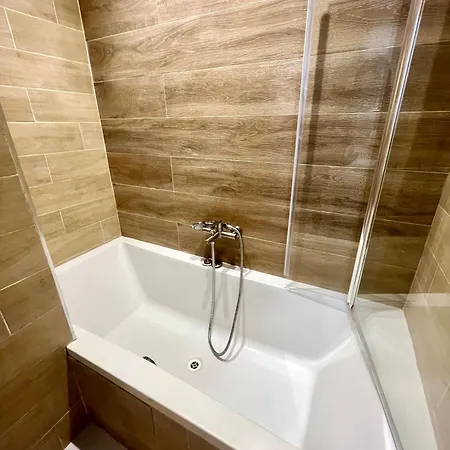 Apartament Monaco Border - Cozy 2-bedroom With Garden *