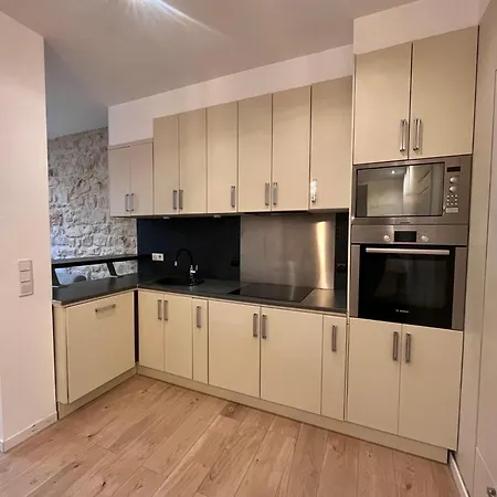 Apartament Monaco Border - Cozy 2-bedroom With Garden